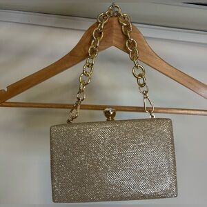 NWT Elegant D’Margeaux New York Gold Clutch with Removable gold chain